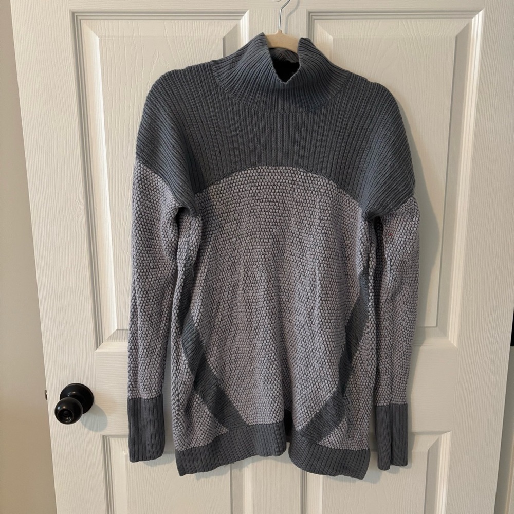 Lululemon Women’s 12‎ Warm & Restore Sweater Wool Turtleneck Cozycore Gray
